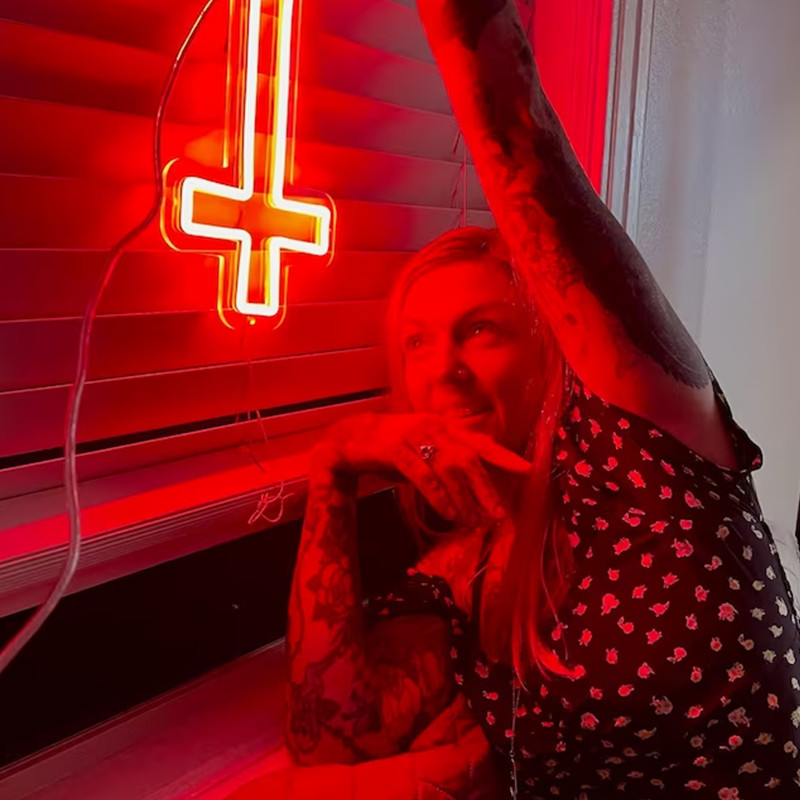 Cross Neon Licht Custom Neon B - Engineering And Interior Design recensie en prijs